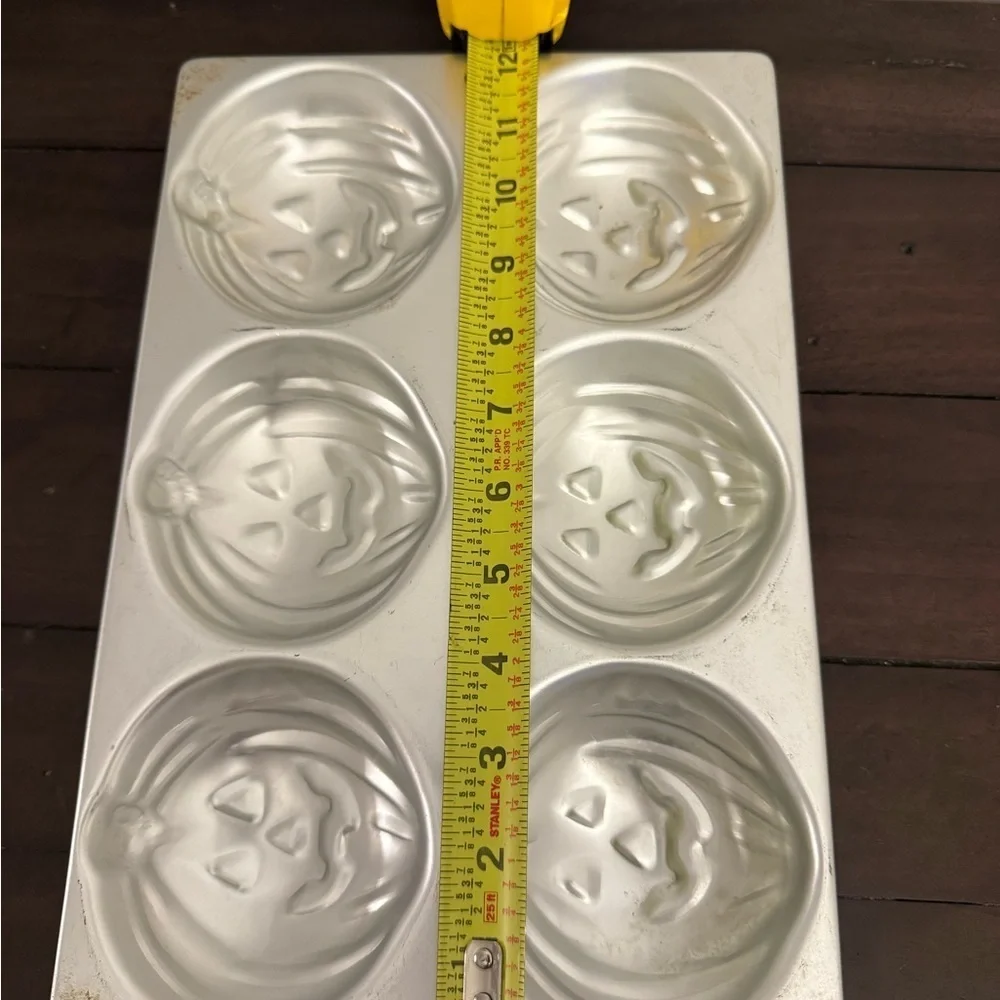 Wilton Silver Jack-O'-Lantern Cake Pan